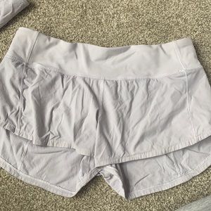 lulu lemon 2.5 white shorts
